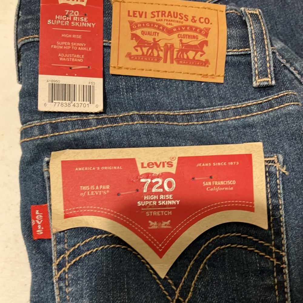 NWT Levi 720 12R High Rise Skinny Ripped  Jeans $60 Make me a reasonable offer - Picture 4 of 7